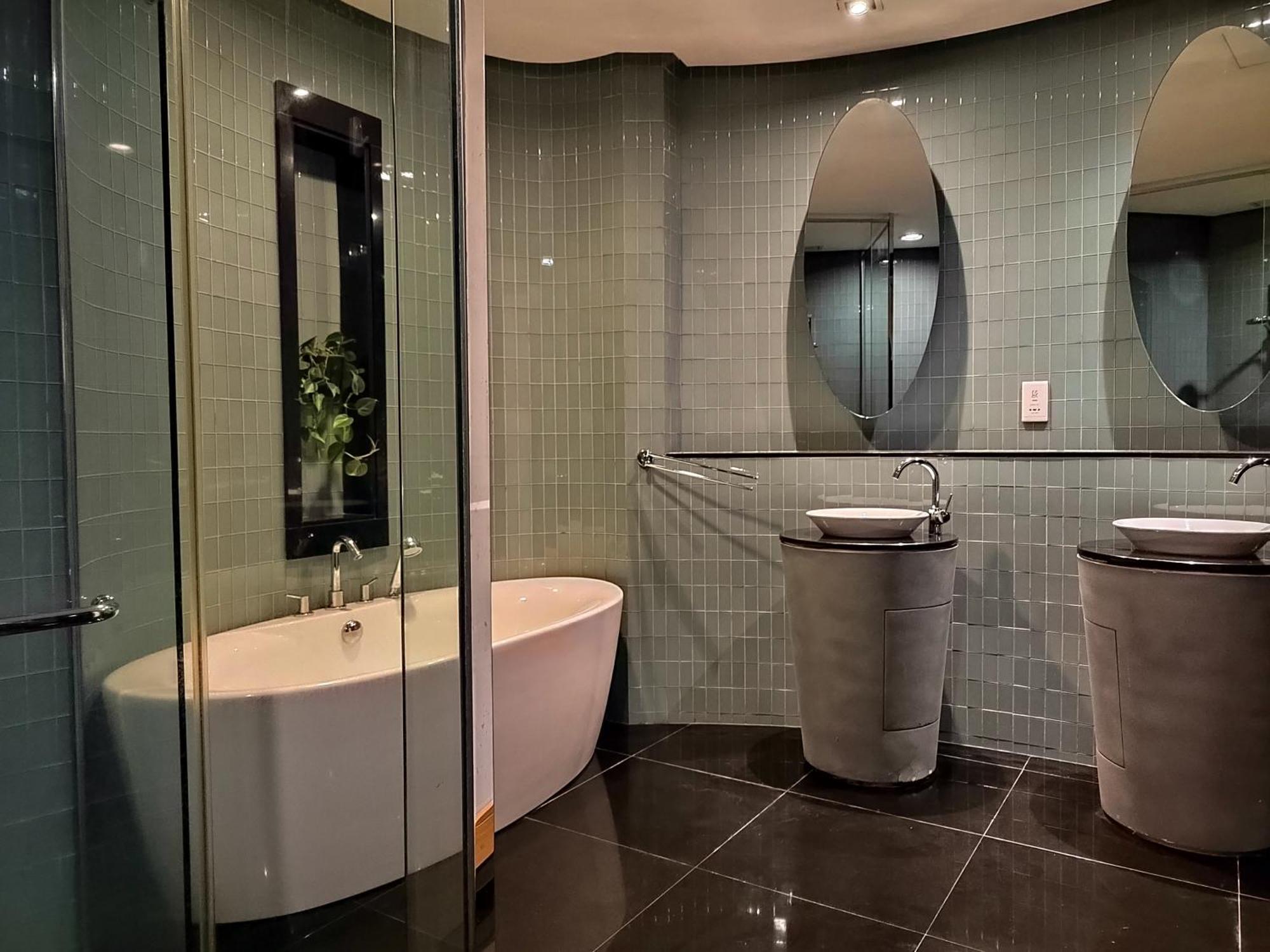 Stylish Large 3guests 1br St Mary Residences Apartment